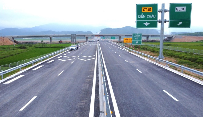Dự án đường bộ cao tốc Cam Lâm – Vĩnh Hảo và dự án cao tốc Diễn Châu – Bãi Vọt lựa chọn Giải pháp truyền thông hợp nhất (UC) của NEC UNIVERGE® SV9100